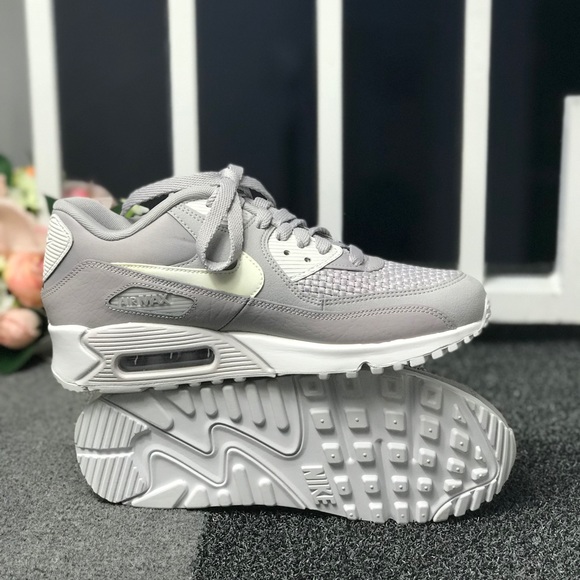 NWT Air Max 90 SE Arctic Grey WMNS - Picture 4 of 8